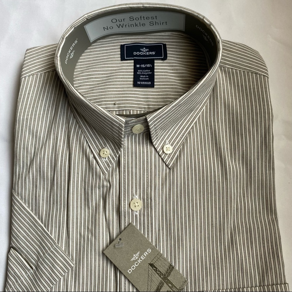 Dockers - Short sleeve shirt - Medium 15-151/2- No Wrinkle